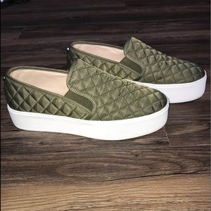 Steve Madden Olive Ecentric platforms size 8.5